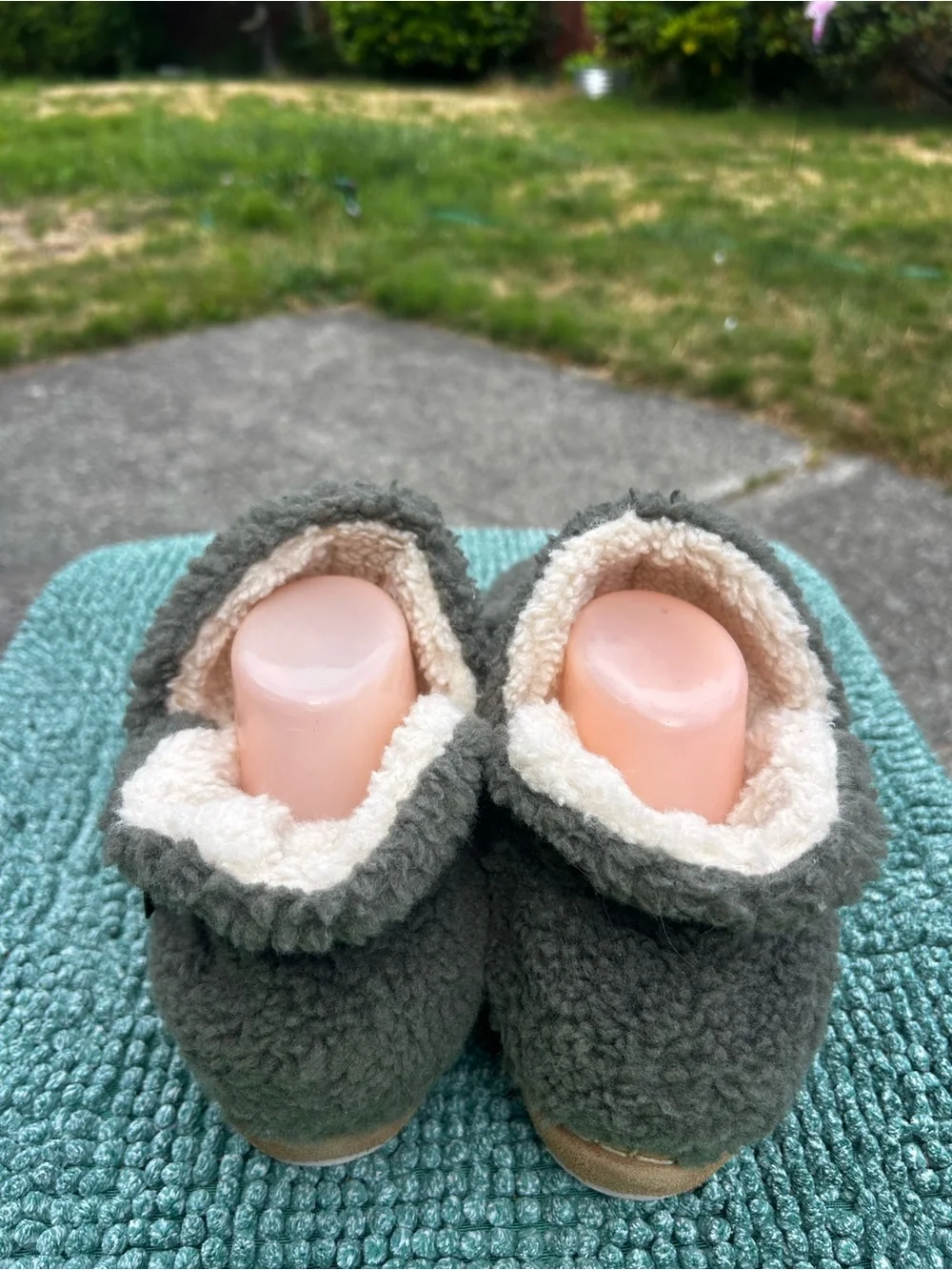 LL Bean Women’s Cozy Sherpa Slip-On Shoes in Dark Gray Slippers Size 9M